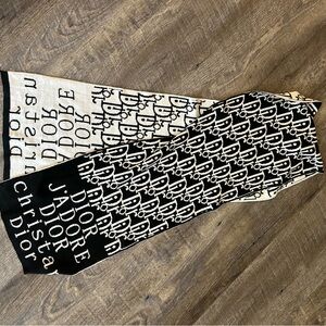 Black and White knit scarves